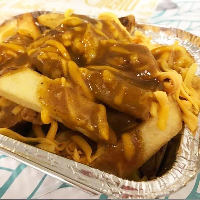 Cheesy Chips & Curry Sauce